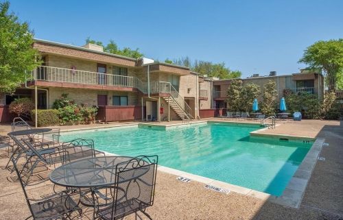 5930 Birchbrook Dr, Dallas TX 75206-4580 exterior