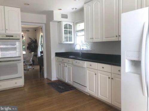 7330 Lewinsville Park Ct, Mc Lean VA  22101-5633 exterior