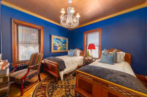 2597 Maryland Ave, Milwaukee WI 53211-3735 exterior