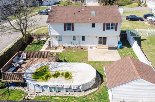 3 Brida Ct, Edison NJ  08817-3800 exterior