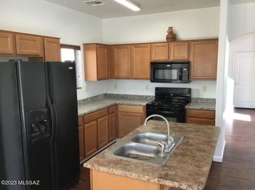 7916 Baja Stone Ave, Tucson AZ  85756-8477 exterior