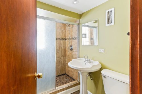 4577 Elston Ave, Chicago IL 60618-1813 exterior