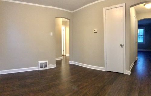 10157 Crandon Ave, Chicago, IL 60617-5618