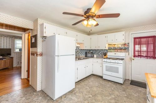 228 Grandview Ave, Woonsocket RI 02895-2752 exterior