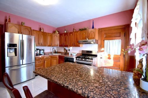 72 Federal Ave, Quincy, MA 02169-7714