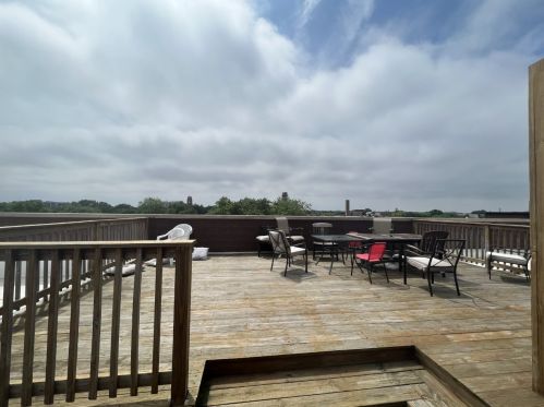 1619 Irving Park Rd, Chicago IL  60613 exterior