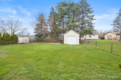 2253 Fawnwood Dr, Grand Rapids MI 49508-6519 exterior