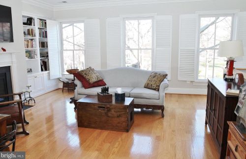 422 Royal St, Alexandria VA  22314-2335 exterior