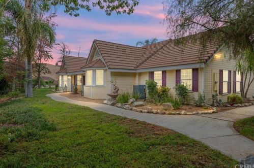 38325 De Portola Rd, Temecula CA 92592-8984 exterior