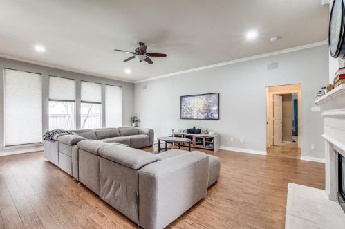 3836 Granbury Dr, Dallas TX 75287-4931 exterior