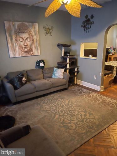 4055 9th St, Philadelphia, PA 19140-2235