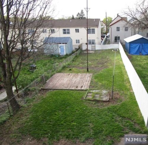 89 Clinton Pl, East Rutherford NJ 07073-1323 exterior