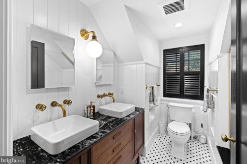 104 Mermaid Ln, Philadelphia PA 19118-3246 exterior