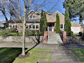 3465 Pacific St, Portland OR  97220-4059 exterior