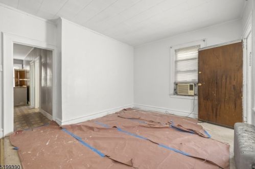 89 Wainwright St, Newark, NJ 07112-1315