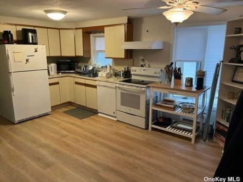 07 Murdock St, Huntington Station NY  11746-4322 exterior