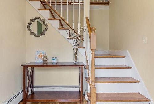 27 Colonial Rd, Peabody, MA 01960-1842