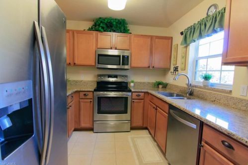 9077 Gervais Cir, Naples, FL 34120-4784