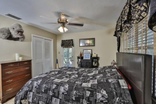 407 Bon Aire Ave, Tampa FL 33617-6322 exterior