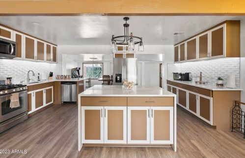 2152 Clarendon Ave, Phoenix AZ 85033-4120 exterior