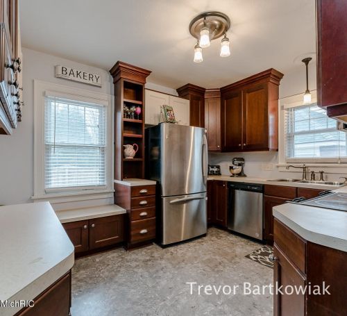 1177 Cornell Rd, Meskegon MI 49441-3833 exterior