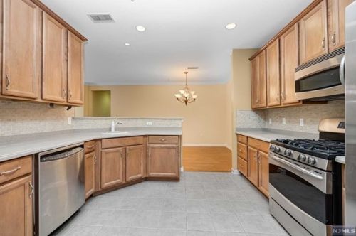 1203 Gatherings Dr, Paterson NJ 07508-1379 exterior