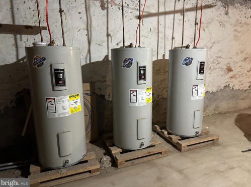 938 49 St, Philadelphia PA 19143-4411 exterior