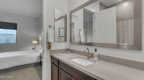 8513 22 Dr, Phoenix AZ 85041-7712 exterior