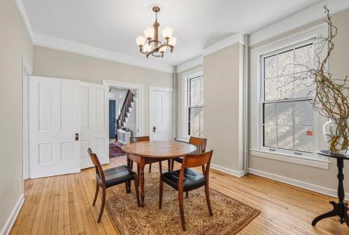 945 Jenifer St, Madison WI  53703-3521 exterior