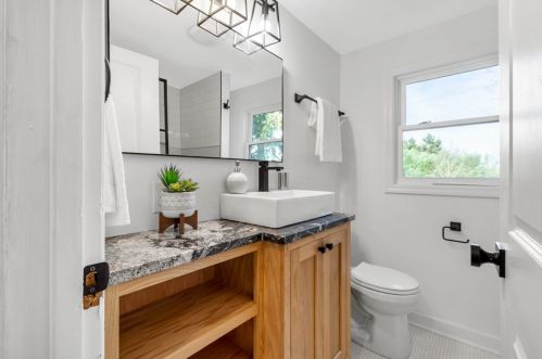 820 Old Thorn Run Rd, Moon Twp PA 15108-1152 exterior