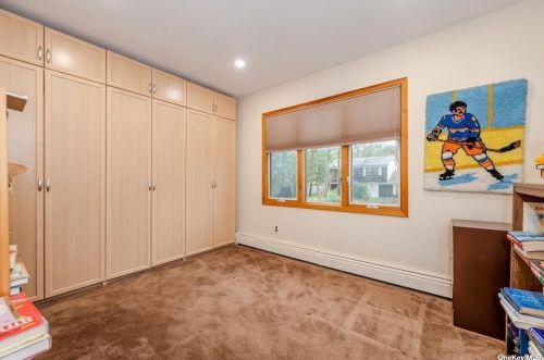 22 Long Acre Ln, Huntington Station NY 11746-7926 exterior