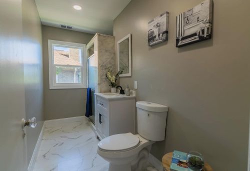 2726 Beverly Rd, Milwaukee WI  53211-2438 exterior