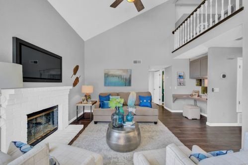 120 Hazelmere Dr, Folsom CA 95630-5522 exterior