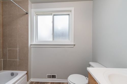 419 Ctr St, Waukegan IL 60085-3830 exterior