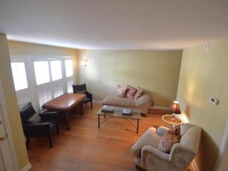 1 Smith St, Charleston SC  29401-1705 exterior