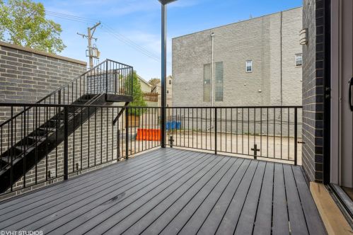 2439 Clybourn Ave, Chicago IL  60614-1918 exterior