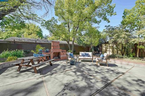 1014 San Miguel Rd, Concord CA 94518-2054 exterior