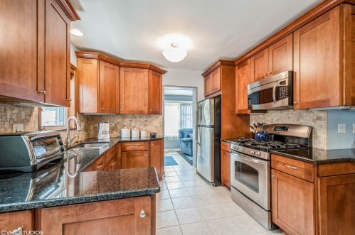 5523 Rosedale Ave, Chicago IL 60646-5311 exterior