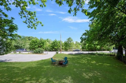 203 Sunnyside Ave, Woonsocket RI 02895-5103 exterior