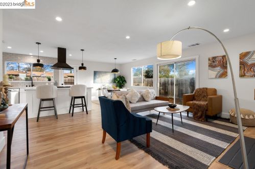 2796 Courtland Dr, Concord CA  94520-4720 exterior