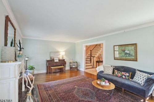 13 Cres, Maplewood NJ 07040-2708 exterior