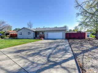 100 Briarcliff Dr, Folsom CA  95630-3314 exterior