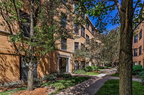 7639 Greenview Ave, Chicago IL 60626-1291 exterior