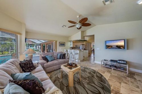 6791 Compton Ln, Naples FL 34104-7824 exterior