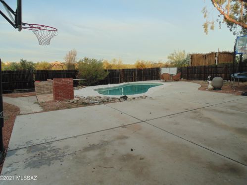 10600 Breckinridge Dr, Tucson AZ 85730-5018 exterior