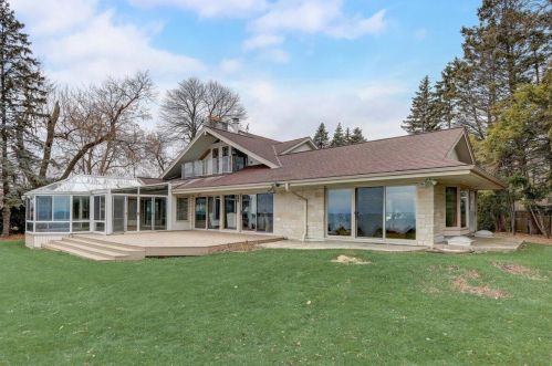 6990 Barnett Ln, Milwaukee WI 53217-3606 exterior