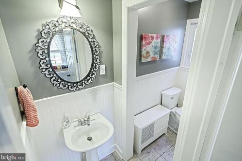 68 Maple Ave, Littlestown PA 17340-1312 exterior