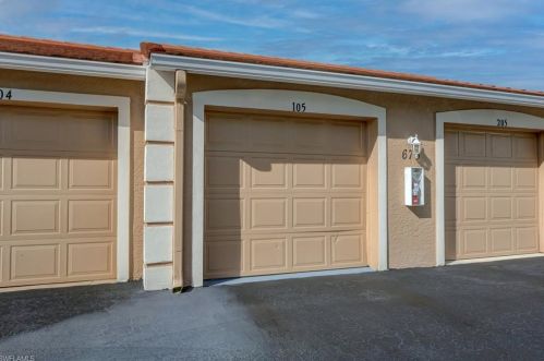 675 Saratoga Cir, Naples, FL 34104-8758