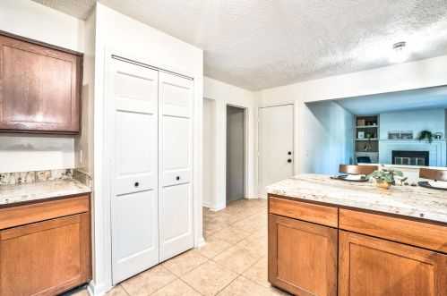 1202 Sprucebrook Dr, Kalamazoo MI 49048-5814 exterior