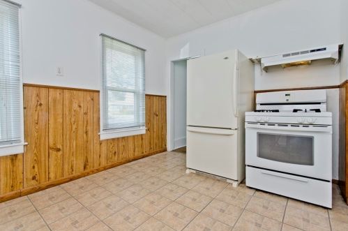 207 Montgomery St, Chicopee MA 01020-1910 exterior